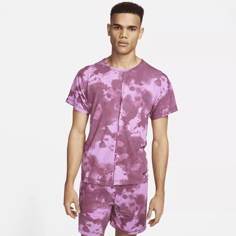 Nike Dri-FIT Men's M Allover Print Short-Sleeve Yoga Top Rosewood DX0922 Shirt